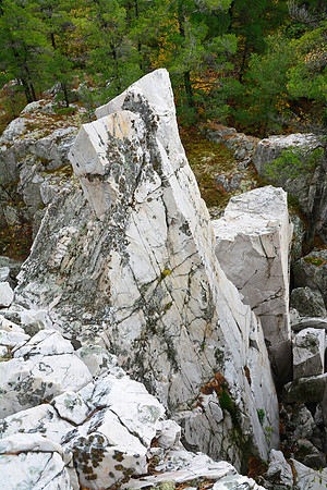 Quartzite pillar on the ridge south of Killarney Lake