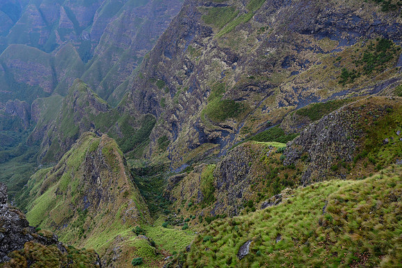 Looking down into the Amphiteatre from the trail to the chain ladders