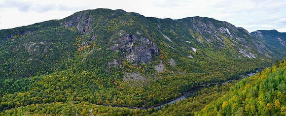 Mont Felix-Antoine-Savard and the Riviére Malbaie from the first viewpoint on the Sentier de l'Acropole des Draveurs, Parc des Hautes-Gorges-de-la-Rivière-Malbaie
