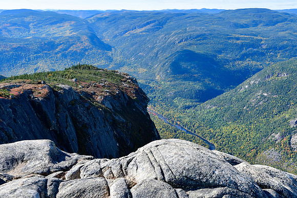 Summit No. 1 on the Sentier de l'Acropole des Draveurs, viewed from Summit No. 2, Parc des Hautes-Gorges-de-la-Rivière-Malbaie