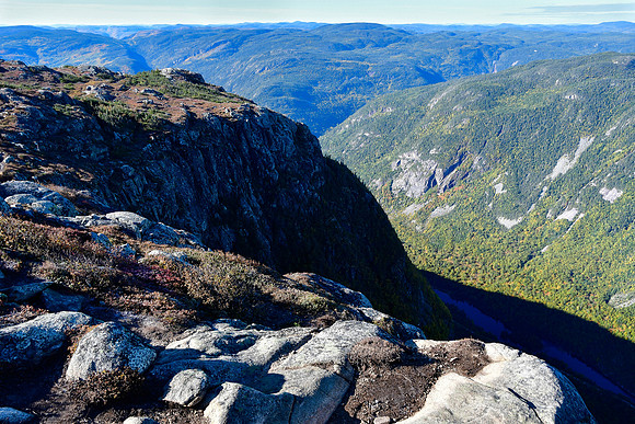 Summit No. 2 on the Sentier de l'Acropole des Draveurs, viewed from Summit No. 3, Parc des Hautes-Gorges-de-la-Rivière-Malbaie