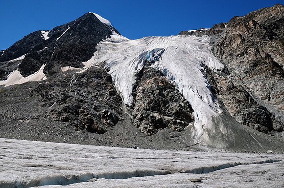 Hanging glaciers above the Glacier de Corbassière