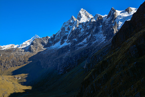 Taulliraju viewed during the climb to Alto de Pucaraju
