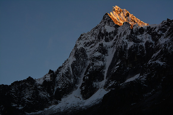 Sunrise on Taulliraju from Huaripampa camp