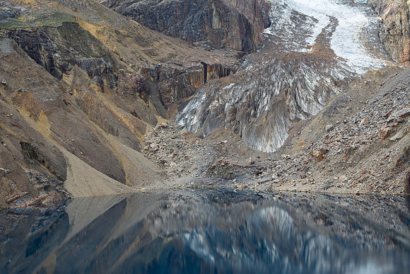The glacier above Laguna Safuna Alta