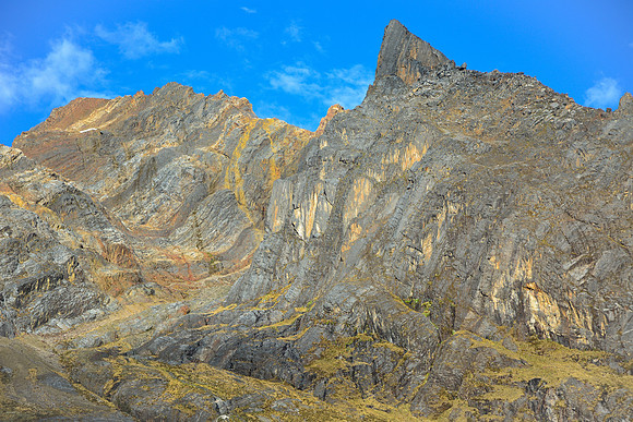Pucaraju from Huaripampa camp