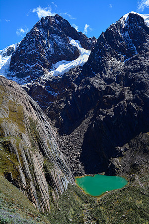 The small lake northeast of Alto de Pucaraju