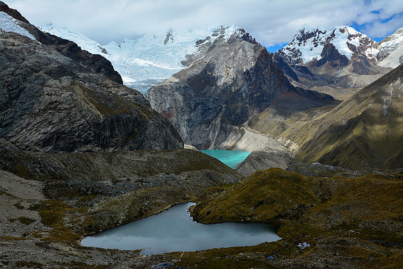 Descending from Caracara Pass towards Jancarurish