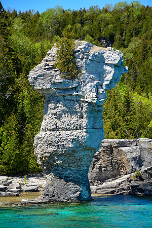 The large flowertpot on Flowerpot Island