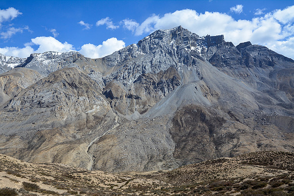 Mountain views on the descent from the Chharka La