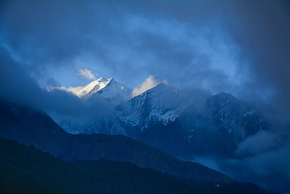 The mountains southeast of Ringmo