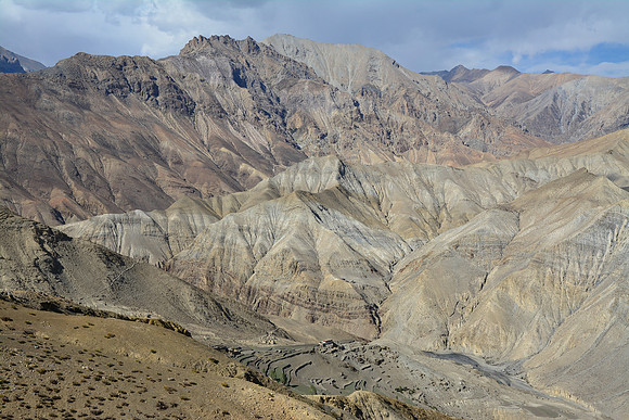 The view on the descent from Karang to Tora Sumda