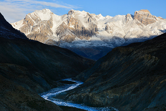 Dhakraltyo Lek at sunrise