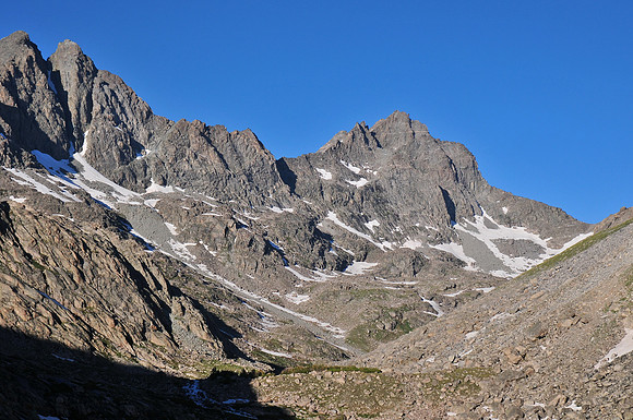 Twin Peaks from Peak Lake, with Knapsack Col at the far right, Wind River Range
