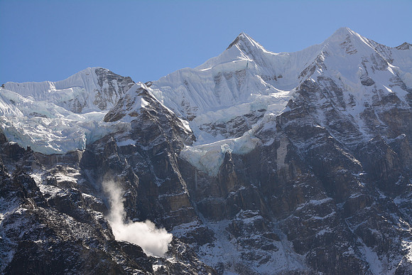 A small avalanche on the north side of Mera Peak