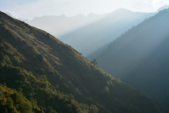 Looking up the valley of the Ghunsa Khola from Amjilosa