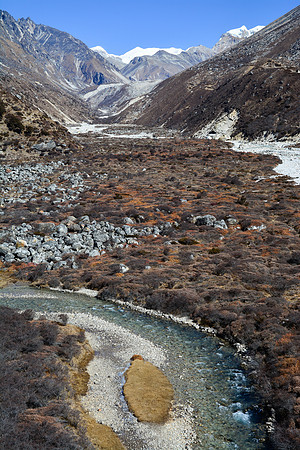 Looking up the Ghunsa Khola valley from the hill just south of Kambachen