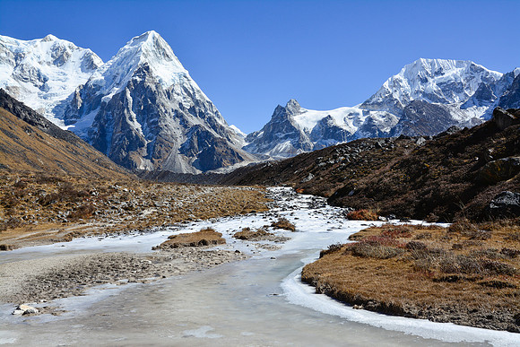 Approaching Rathong and Kokthang along the Simbuwa Khola