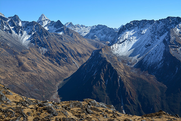 Looking southeast from Sinelapche Bhanjyang