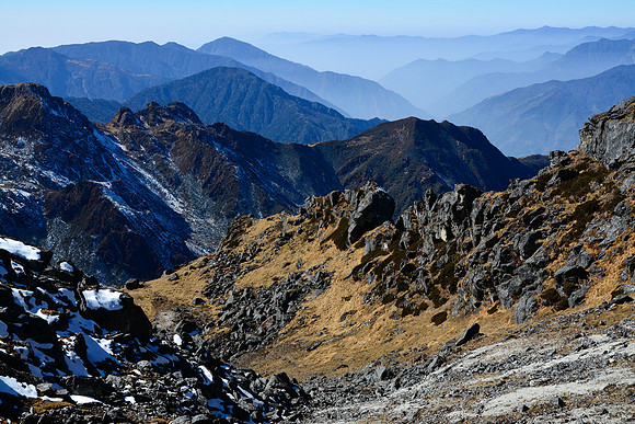 Looking southwest between the Mirgin La and the Sinion La
