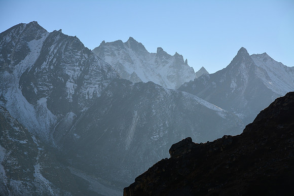 The peaks south of Ramche, viewed on the descent from Oktang
