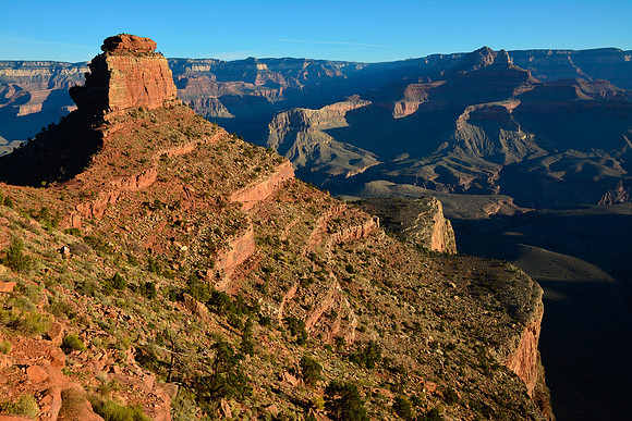 O'Neill Butte from below Ooh Aah Point on the South Kaibab Trail