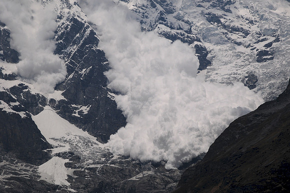 Avalanche on the east face of Langtang Lirung
