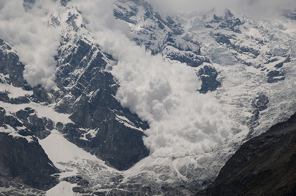 Avalanche on the east face of Langtang Lirung