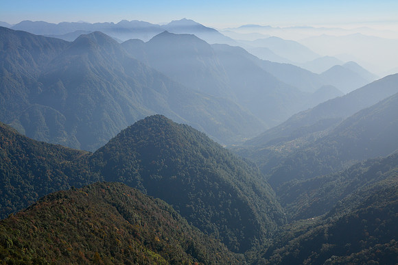 Looking south on the descent from Lamite Bhanjyang to Yamphudin