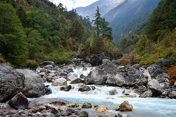 The Ghunda Khola between Gyabla and Phale