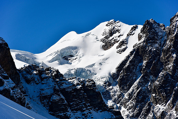 The glacier above Chiar Khota viewed on the descent from Apacheta Pass