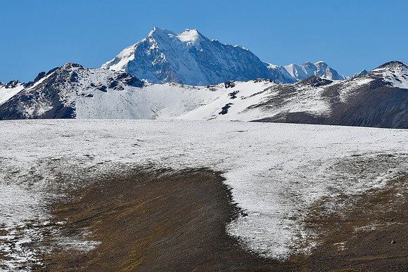 Huayna Potosí from the pass between the Labrahuani Valley and Laguna Khotia