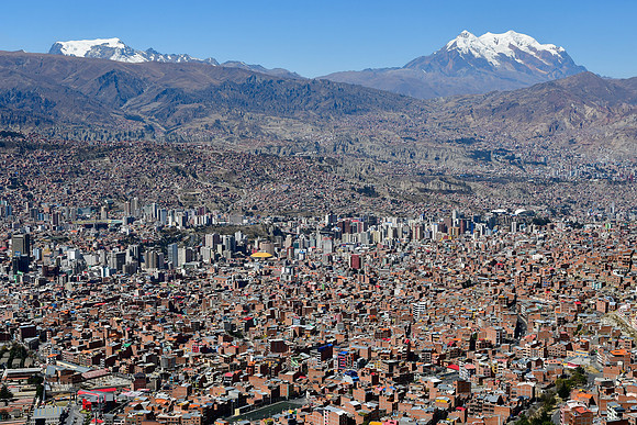 The view from Mirador Sallahumani, La Paz, with Mururata on the left skyine and Illimani on the right