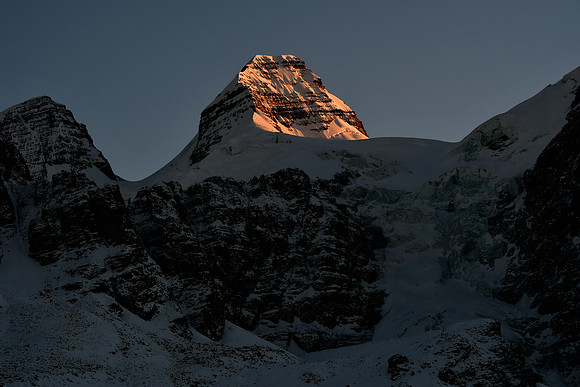 Sunrise on Condoriri from Chiar Khota