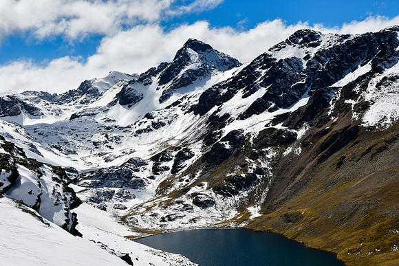 The small lake above Laguna Sistana from the pass north of Cerro Milluni