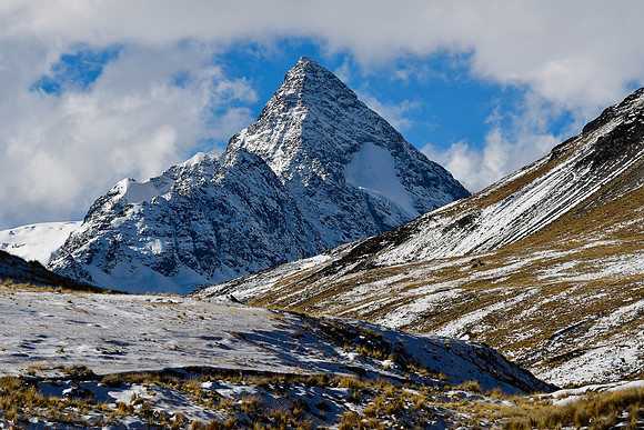 Warawarani from the Labrahuani Valley