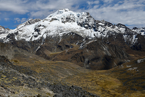 Huayna Potosí on the approach to Telata Pass