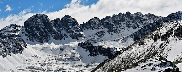 Wawanaki and its southwest ridge from the summit of Cerro Milluni