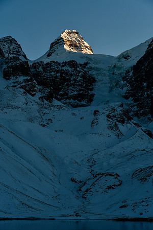 Sunrise on Condoriri from Chiar Khota