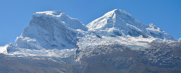 Huascarán Norte and Huascarán Sur from the road between Yungay and the Llanganuco Lakes