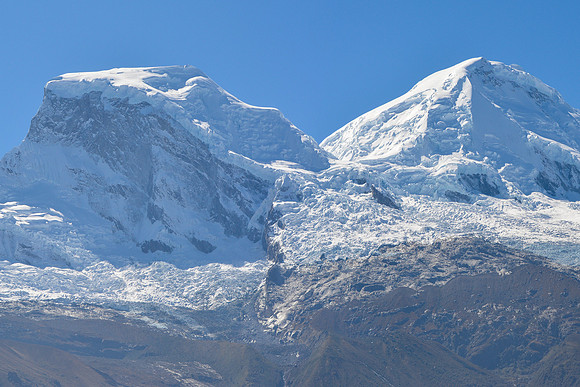Huascarán Norte and Huascarán Sur from the road between Yungay and the Llanganuco Lakes