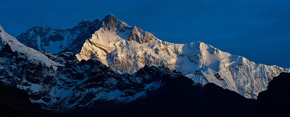 Sunrise on Kangchenjunga from Dzongri Top