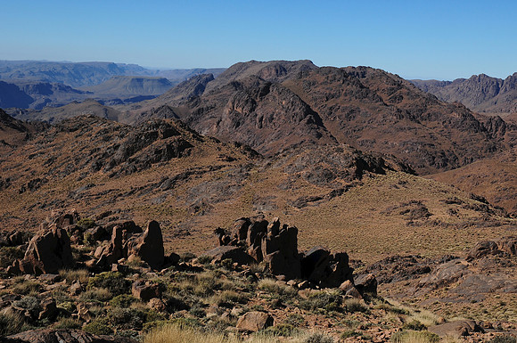 Looking back during the ascent of Kouaouch, Jebel Sahro