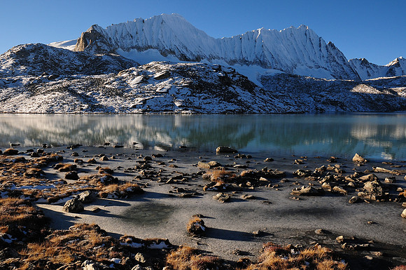 Ice on the edge of Tsorim lake