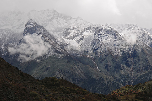 Looking across the valley of the Pho Chhu on the descent from the Keshe La
