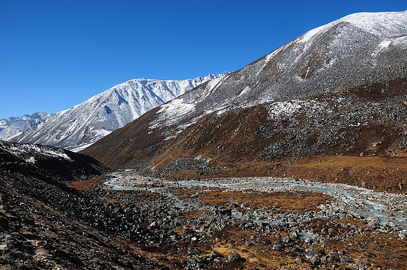 The valley of the Sasha Chhu