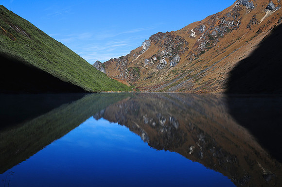 Lake between the Gongto La and the Djule La
