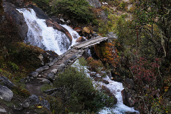 The bridge before Lhedi