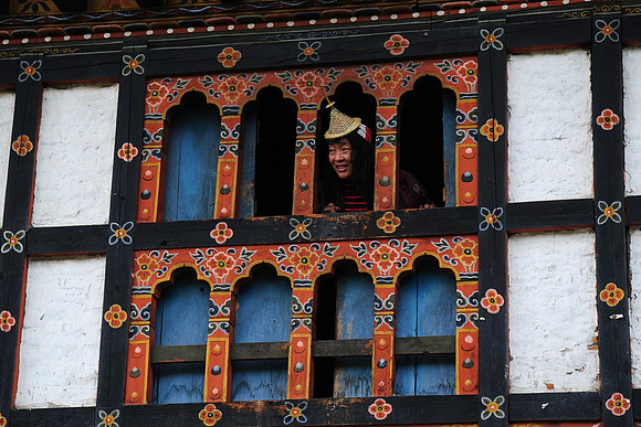 Woman in Laya wearing traditional bamboo hat