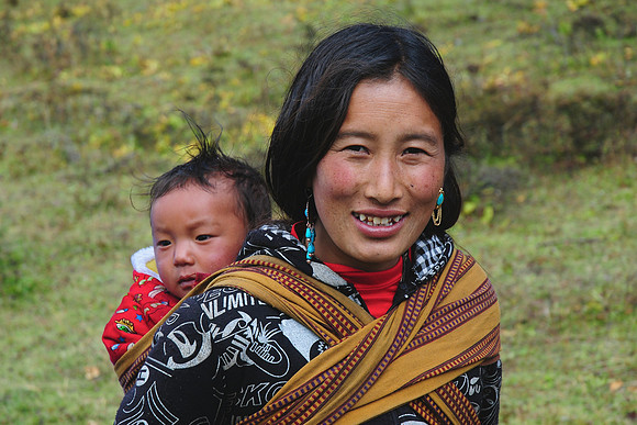 Bhutanese woman and child at Robluthang